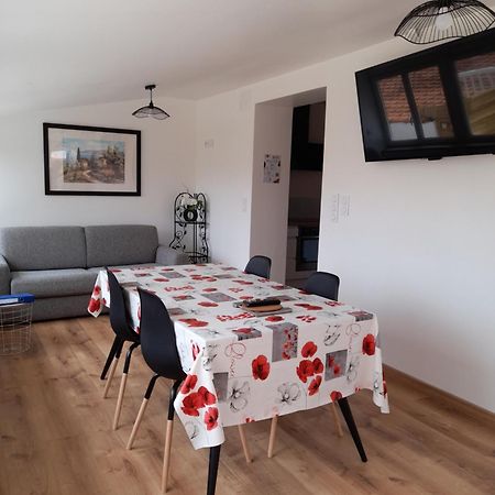 Logement Lumineux Avec Terrasse La Roche-sur-Yon Esterno foto