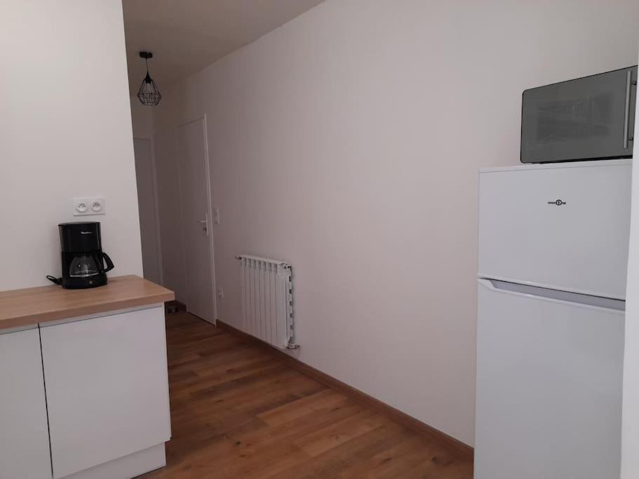 Logement Lumineux Avec Terrasse La Roche-sur-Yon Esterno foto