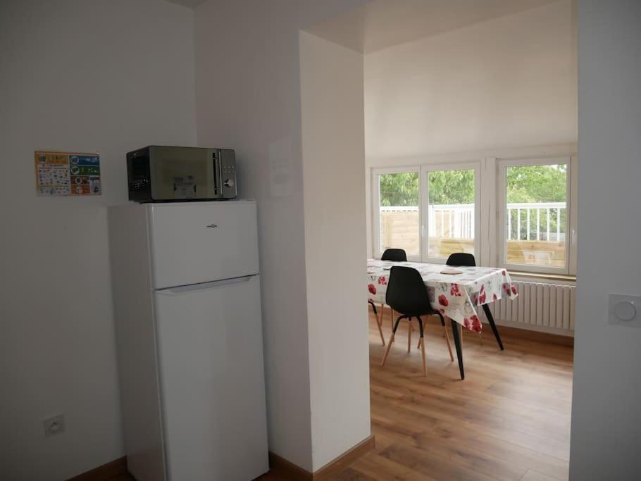 Logement Lumineux Avec Terrasse La Roche-sur-Yon Esterno foto