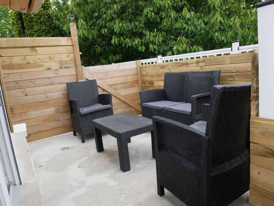 Logement Lumineux Avec Terrasse La Roche-sur-Yon Esterno foto
