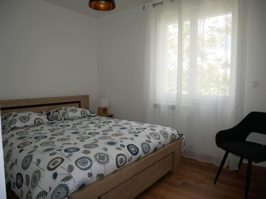 Logement Lumineux Avec Terrasse La Roche-sur-Yon Esterno foto