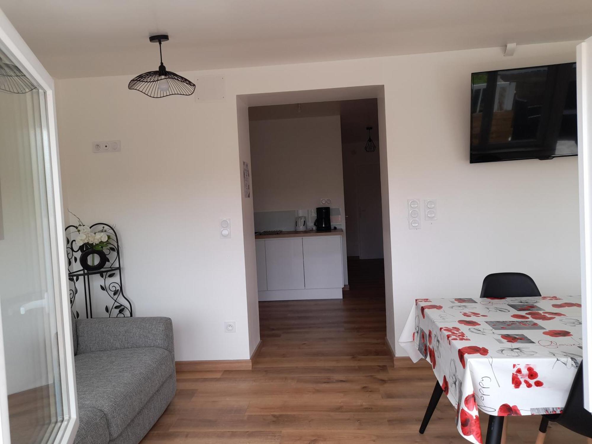 Logement Lumineux Avec Terrasse La Roche-sur-Yon Esterno foto