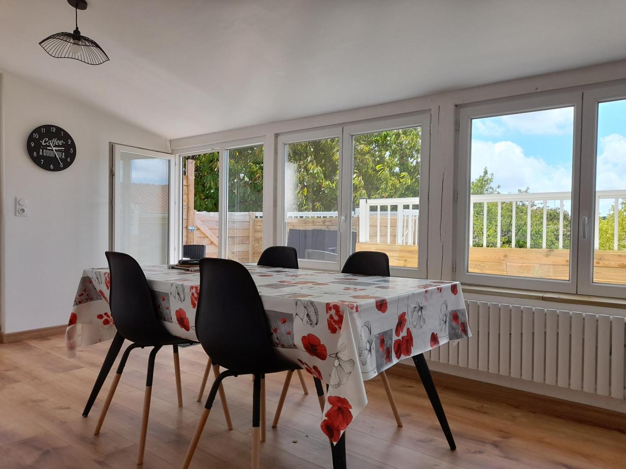 Logement Lumineux Avec Terrasse La Roche-sur-Yon Esterno foto