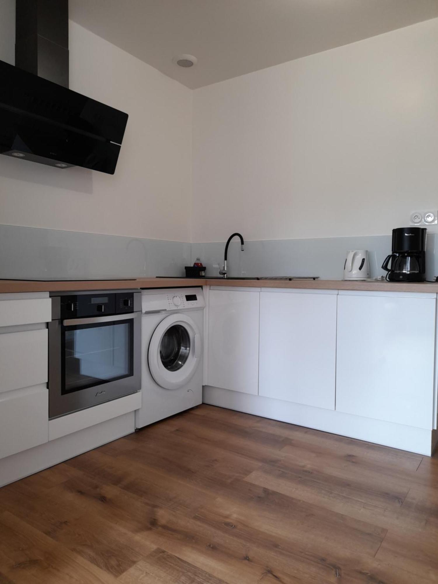 Logement Lumineux Avec Terrasse La Roche-sur-Yon Esterno foto