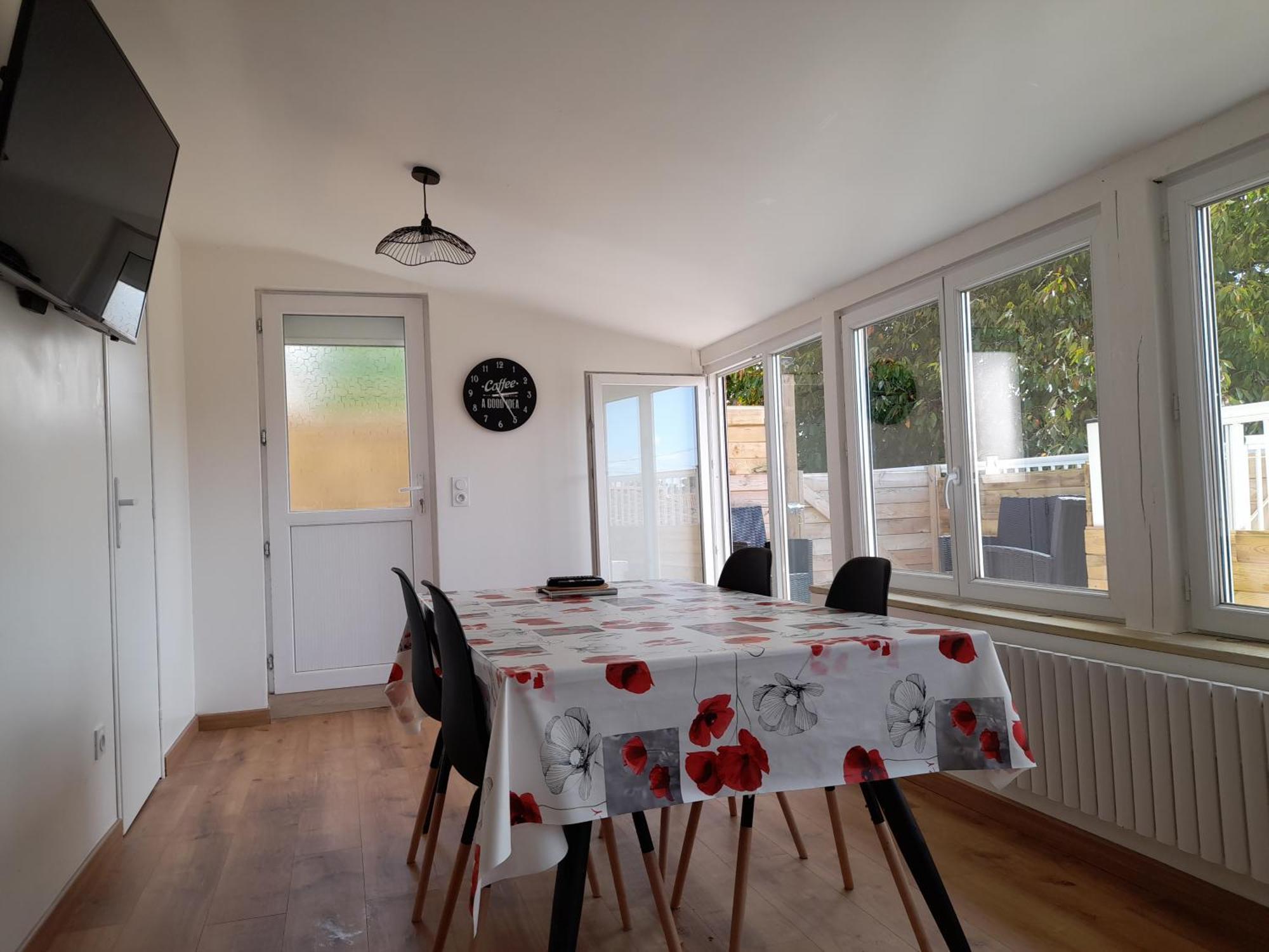 Logement Lumineux Avec Terrasse La Roche-sur-Yon Esterno foto